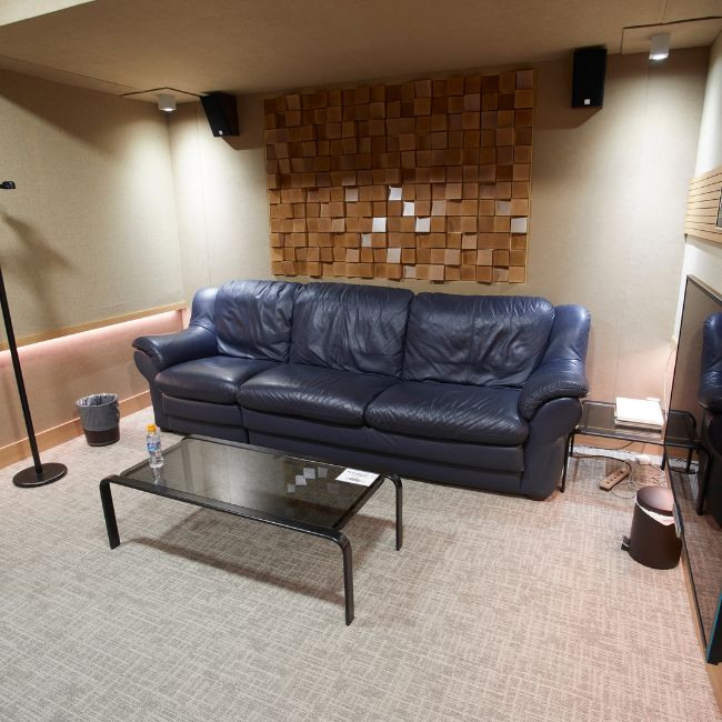 Estudio-Media-Sound-sala-2-sofa